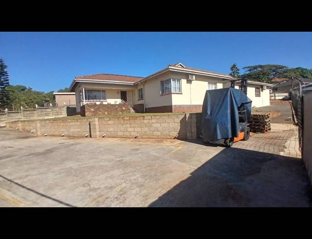 5 BEDROOM HOUSE FOR SALE IN MONTCLAIR